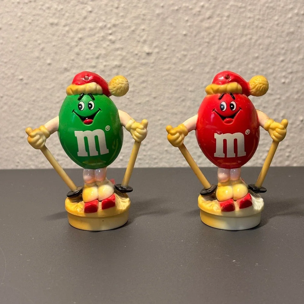 M&M's Salt & Pepper Shakers Unisex OS Red Green Good Vintage 1991 Skiing